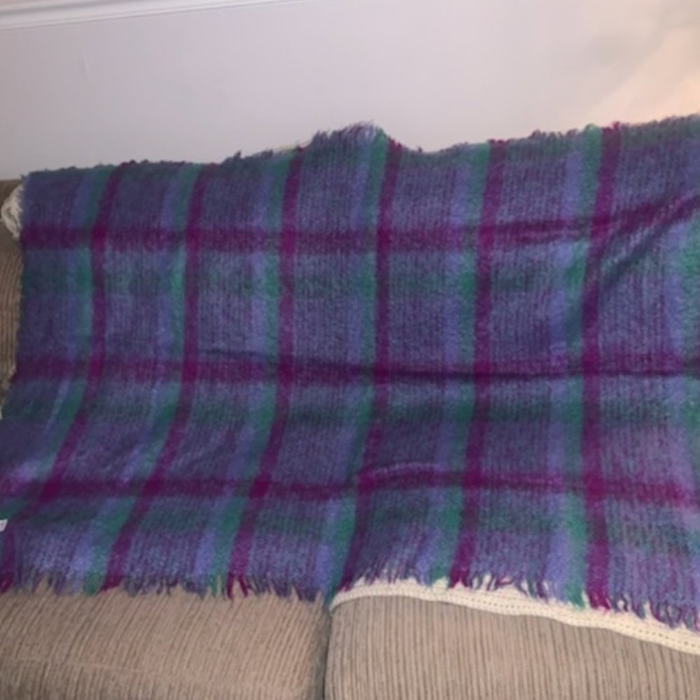 Donegal Design Wool Throw - Picture 3 of 4